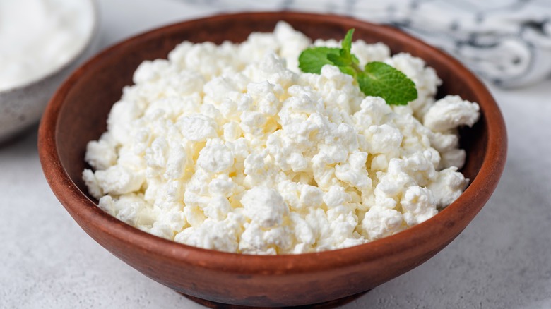 Bowl of tvorog with mint leaf garnish