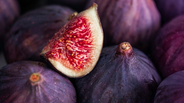 Sliced fig and whole figs