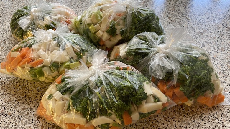 Five plastic bags containing diced vegetables for making Suppengrun