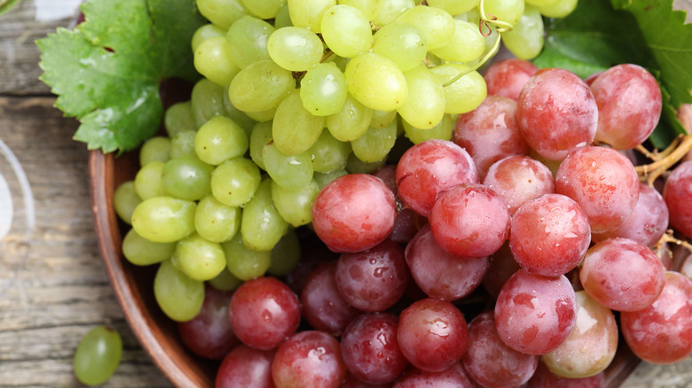 Bowl of fresh green and red grapes in a bowl