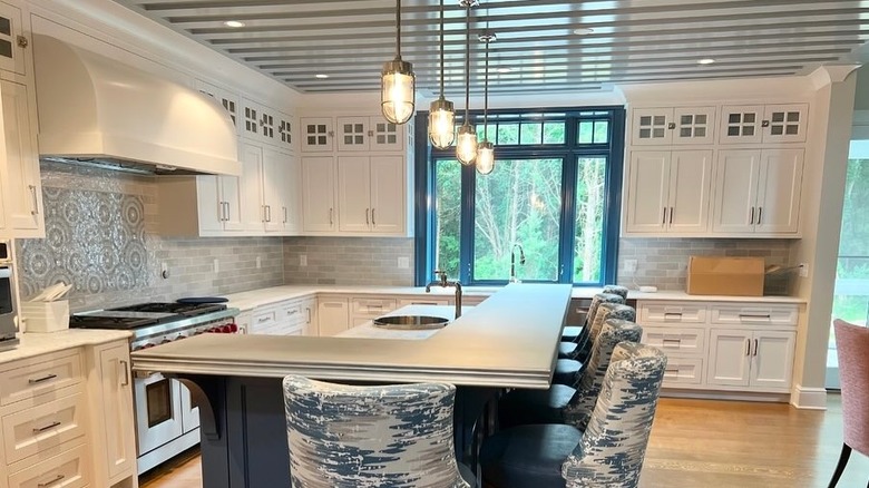 A large, country-style kitchen with a brushed zinc kitchen island