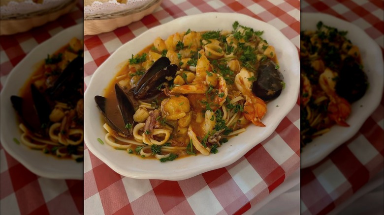 plate of linguini with seafood