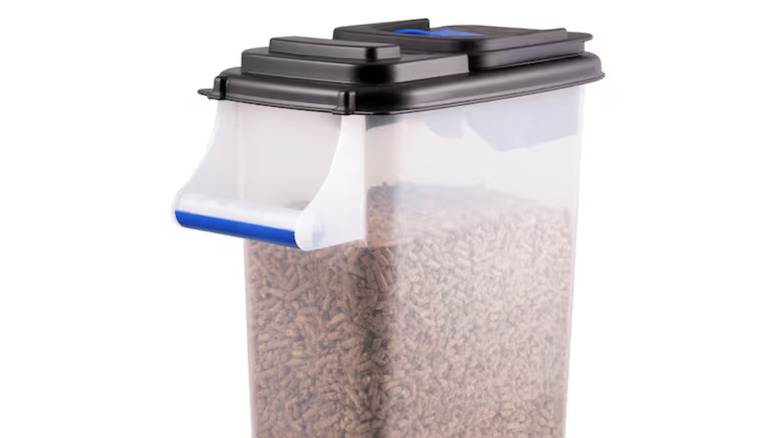 pellet storage bin for grilling