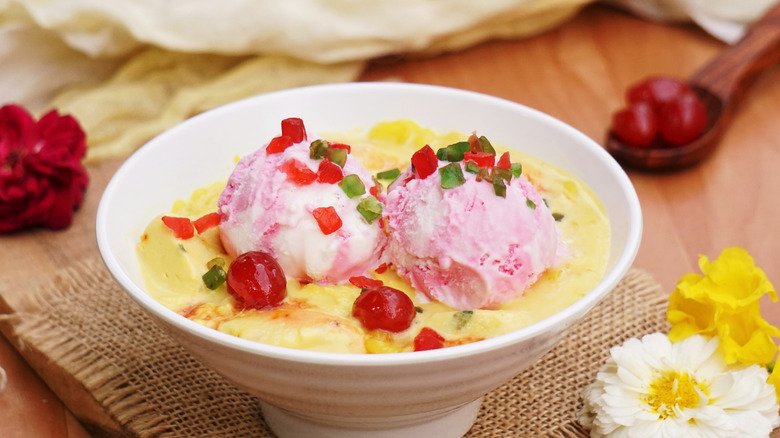 A bowl with ice cream and tutti frutti topping