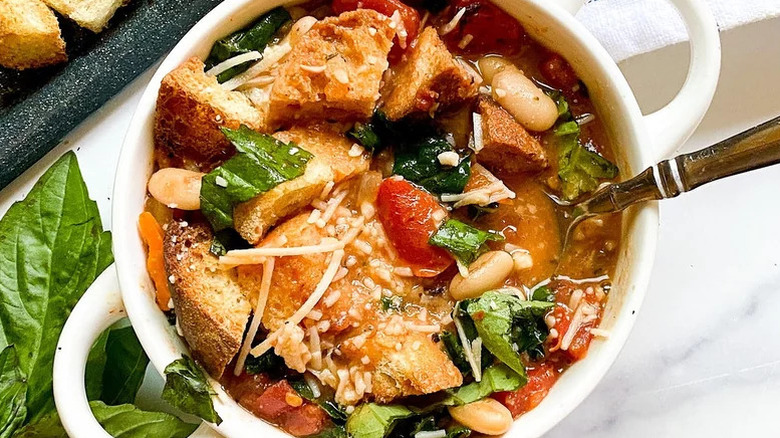 Easy Ribollita in white pot