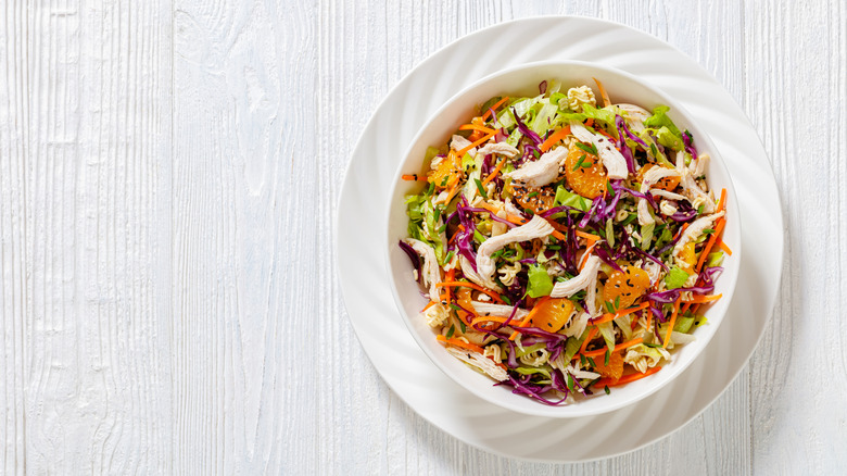 Leafy salad with chicken and oranges