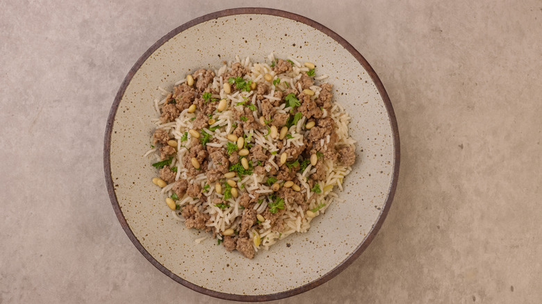 Hashweh in bowl on gray background