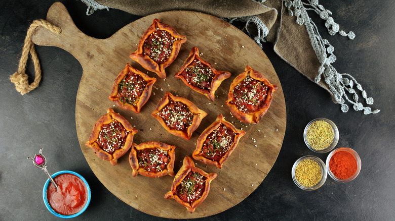 Sfeeha arranged on wooden board