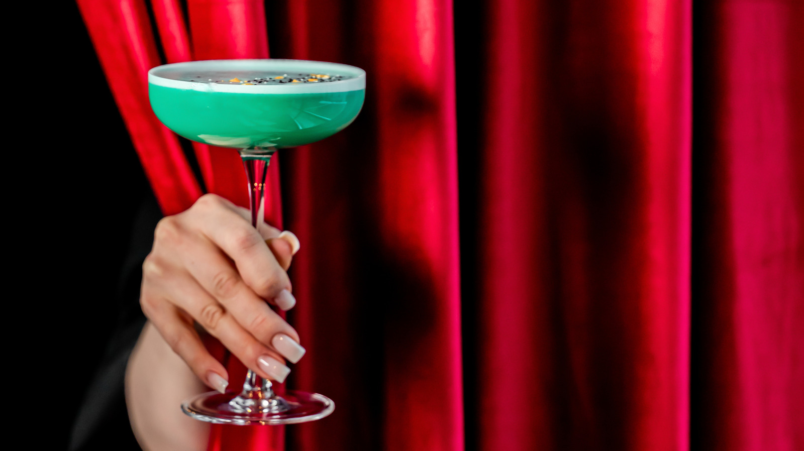 15 Most Iconic Cocktails From Film And Television - Tasting Table