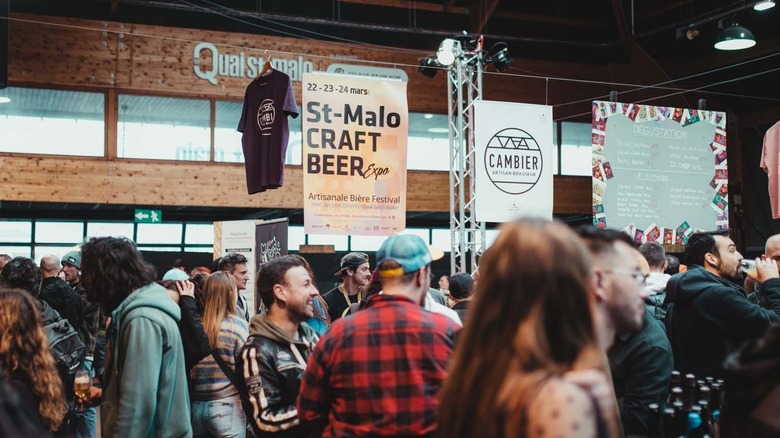 Crowd at the Saint-Malo Craft Beer Expo