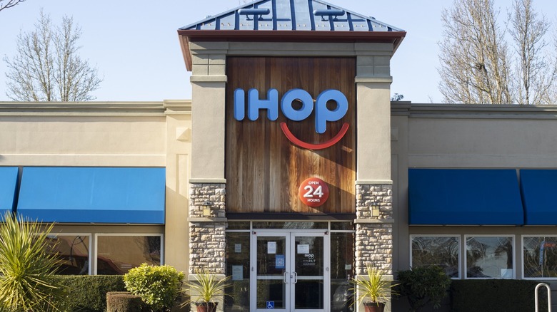 Front view of an IHOP (International House of Pancakes) restaurant in Beaverton, Oregon