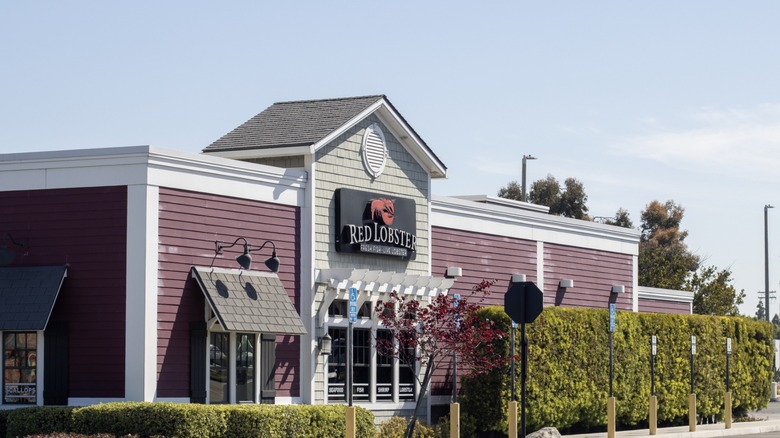 Exterior view of a Red Lobster seafood restaurant in Chula Vista, California