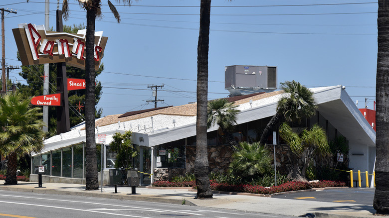 exterior of Pann's restaurant in Los Angeles