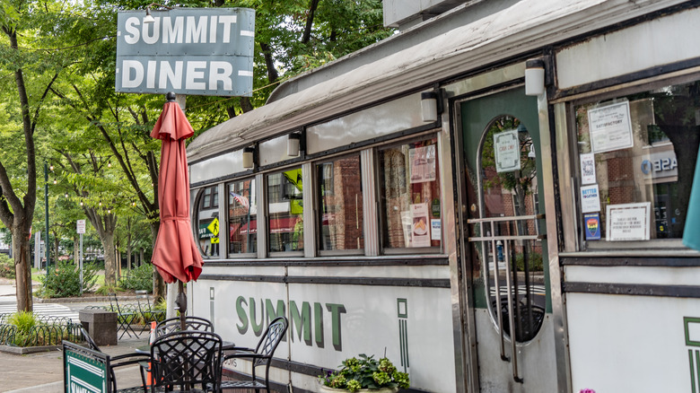 exterior of Summit Diner in New Jersey