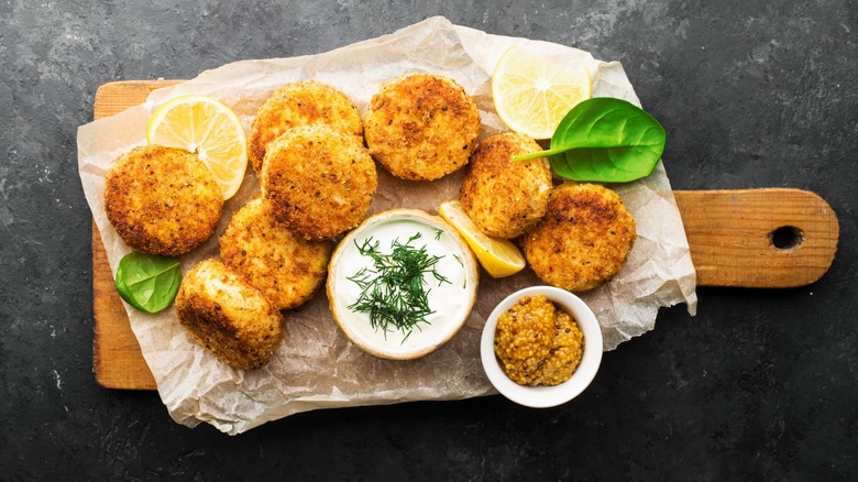 A batch of salmon cakes
