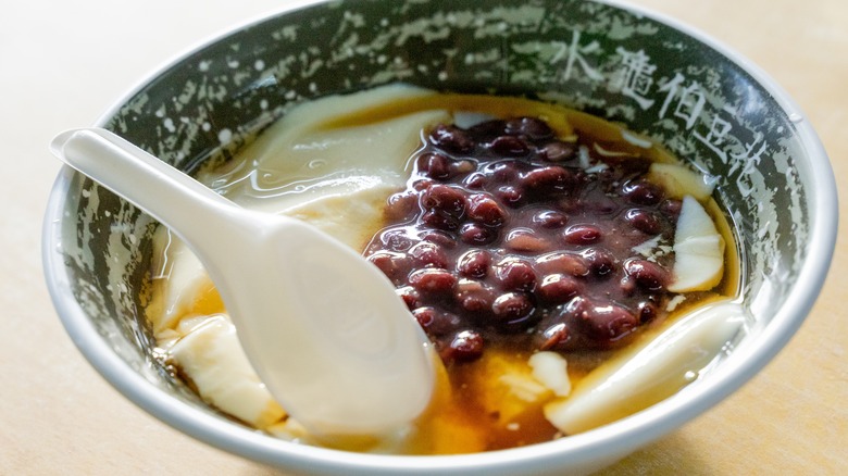 A bowl of sweet Douhua
