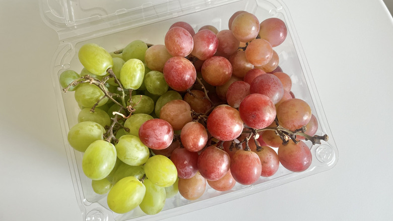 A pack of Trader Joe's duo grapes