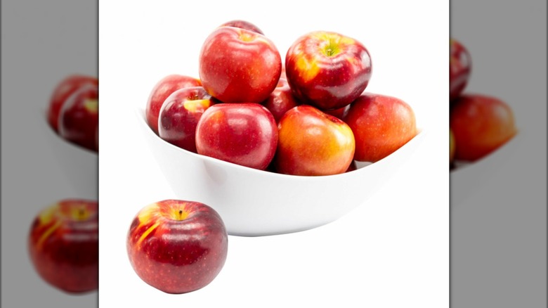 Cosmic Crisp apples in a bowl