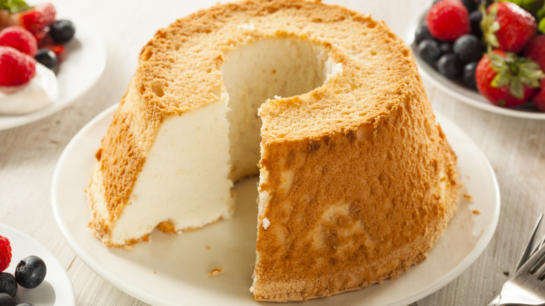 Angel food cake on plate with berries