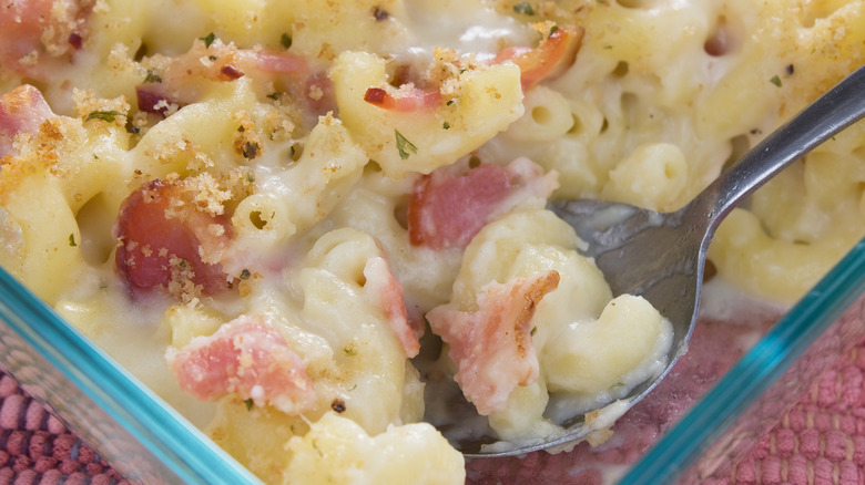 A baked bacon macaroni and cheese casserole