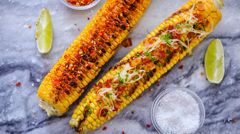 Grilled corn with spices
