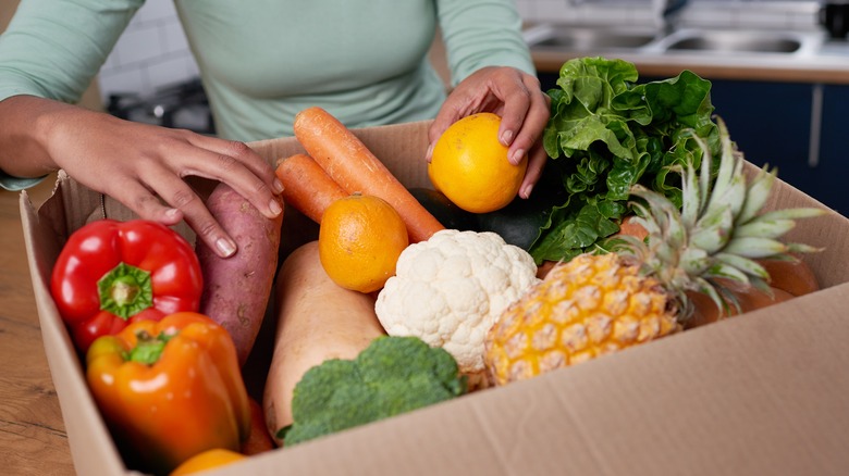 Fruit and vegetable delivery box