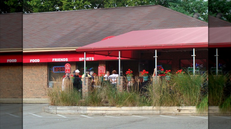 Par's Place outdoor seating area with patrons