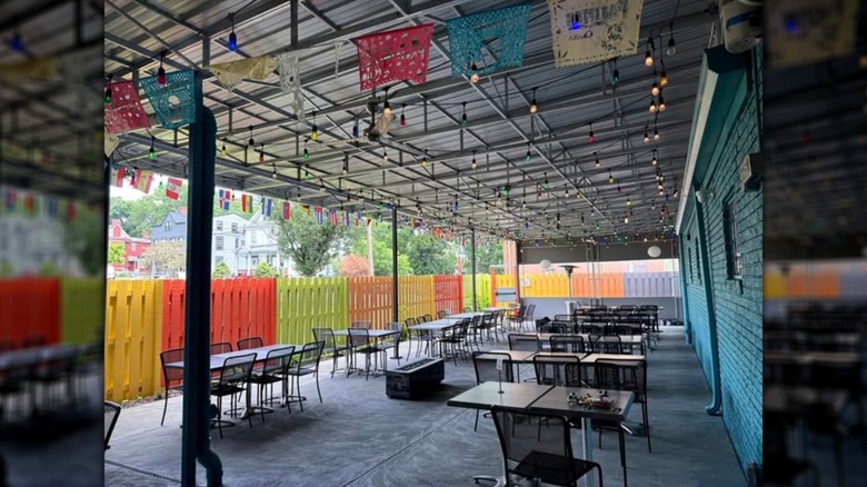 Veracruz Mexican Grille's outside seating area