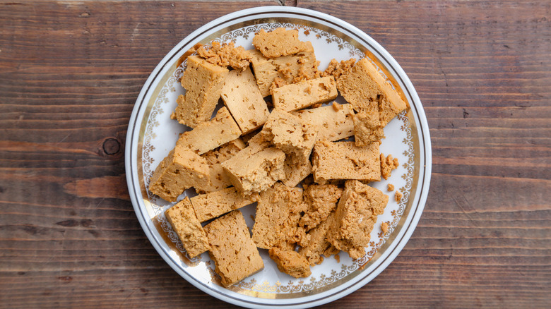 a plate of kyzyl irimshik