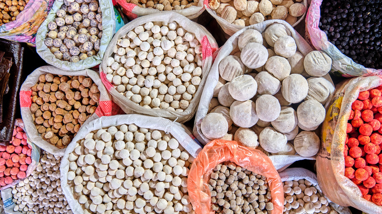 hundreds of different-sized kuruts