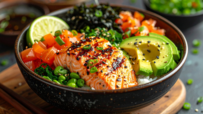 Rice bowl with salmon, avocado, seasoning