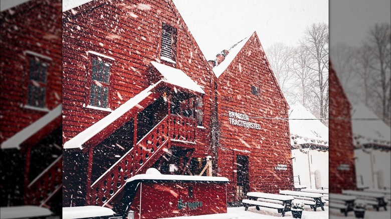 Exterior of Bryggen Tracteursted on a snowy day
