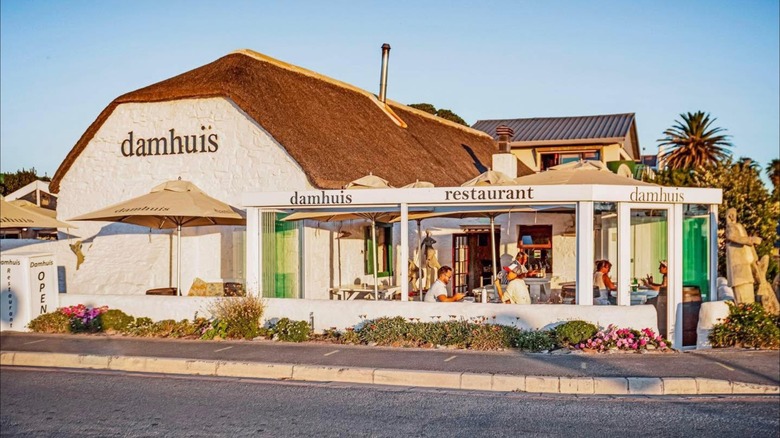 Exterior of the Damhuis Restaurant on a sunny day