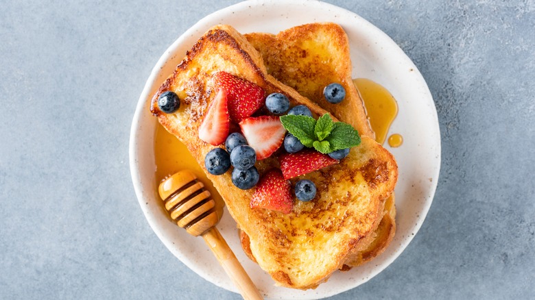 French toast with honey berries