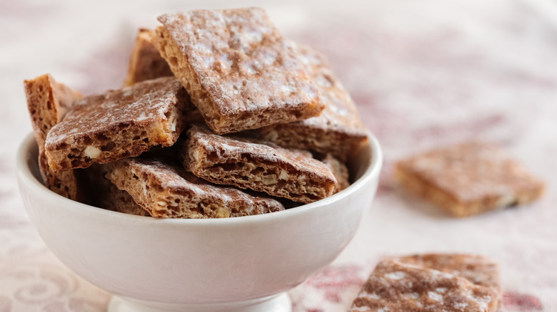Basler leckerli, a gingerbread biscuit, in a white bowl