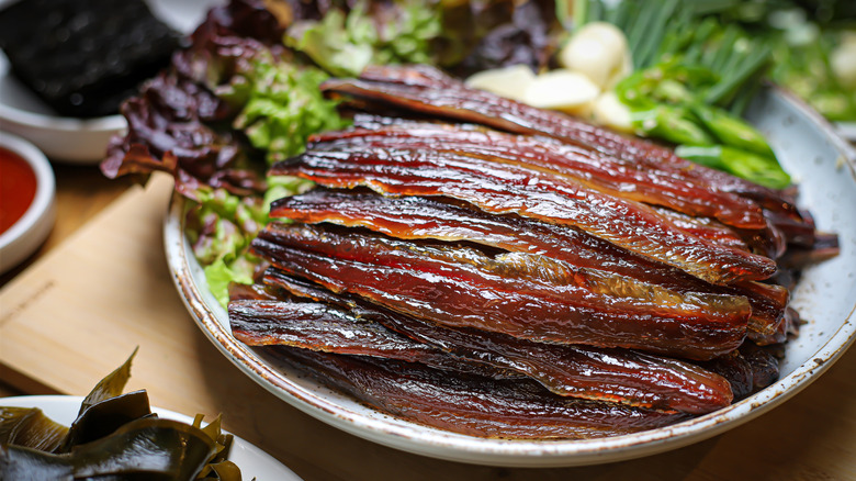 Gwamegi on plate with vegetables