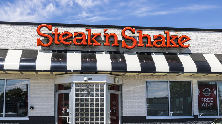 Outside of a Steak n Shake