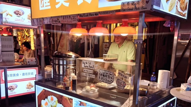Food stalls at Temple Street Night Market