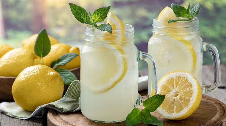 Lemonade glasses with mint