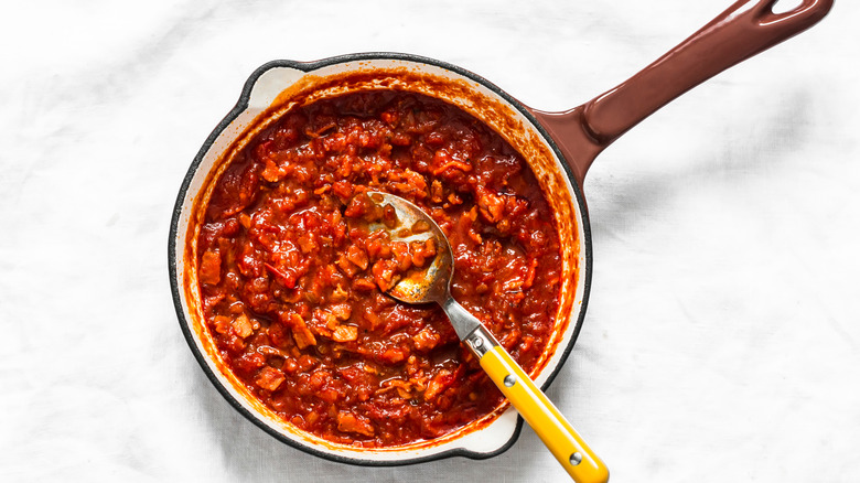 Amatriciana sauce in pan