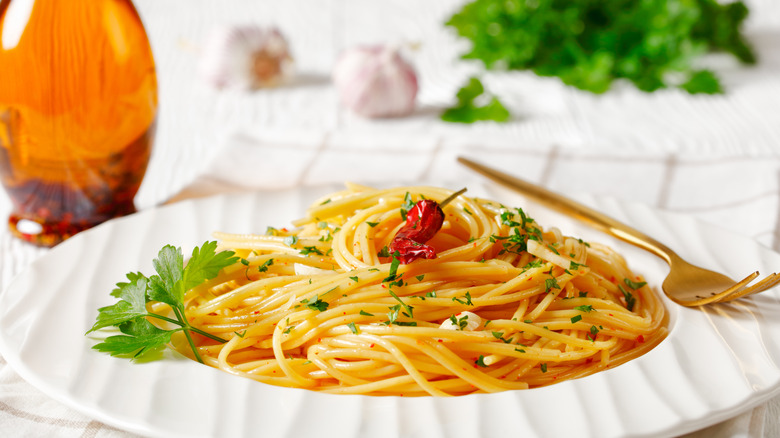 Spaghetti with anchovy sauce