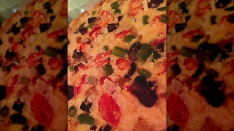 Close up of a lobster pizza from Geddy's in Maine