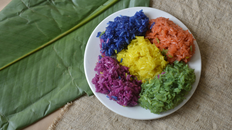 plate of five-colored sticky rice on giant leaf