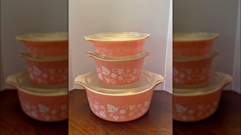 Set of thee Pink Gooseberry Pyrex dishes with lids