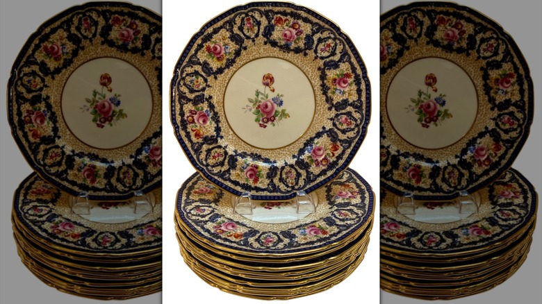 Hand-painted floral Royal Doulton plate set from around 1915