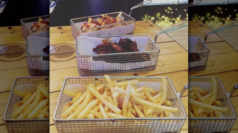 Food served in frying baskets