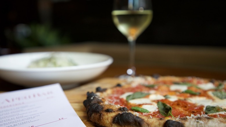 17 Best NYC Restaurants And Bars To Celebrate NYE In 2022