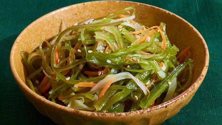 Crunchy seaweed salad from Jimchi
