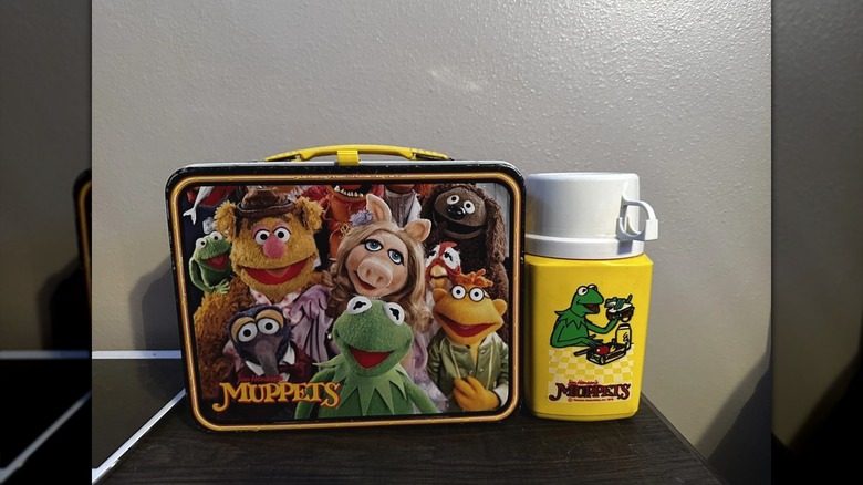 The Muppet lunchbox and thermos from 1979 on a wooden table