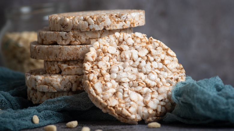 Stack of seven rice cakes on cheesecloth